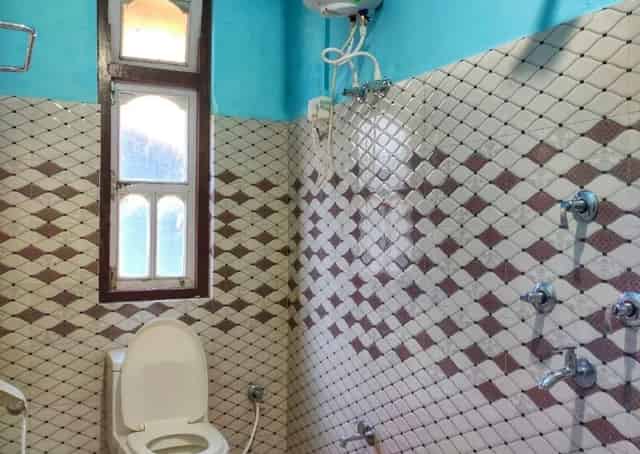 Chatten Homestay toilet 