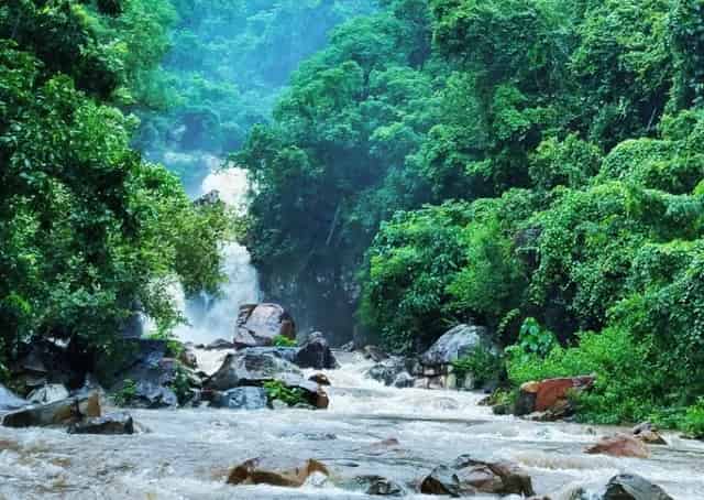 sitakund waterfall