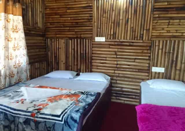 Bijanbari Homestay bedroom @izifiso