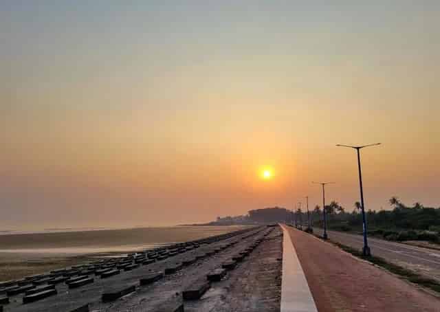 Digha beach a few minute walk from Digha Eco stay 