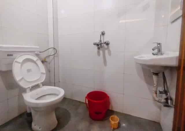 Wash room at Mousuni Island eco stay 