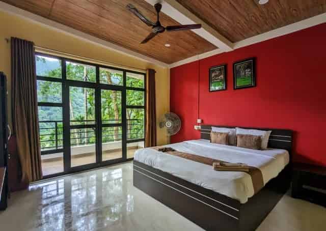 Room interior at Dawki Eco saty