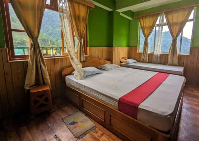 Tripple Sharing Room Interior at Lingtham Guest Inn