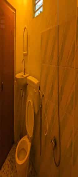 Attached Washroom at Rishikhola Homestay