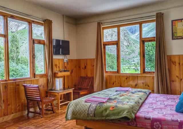 Deluxe room for couple sharing at Jispa Guest Inn