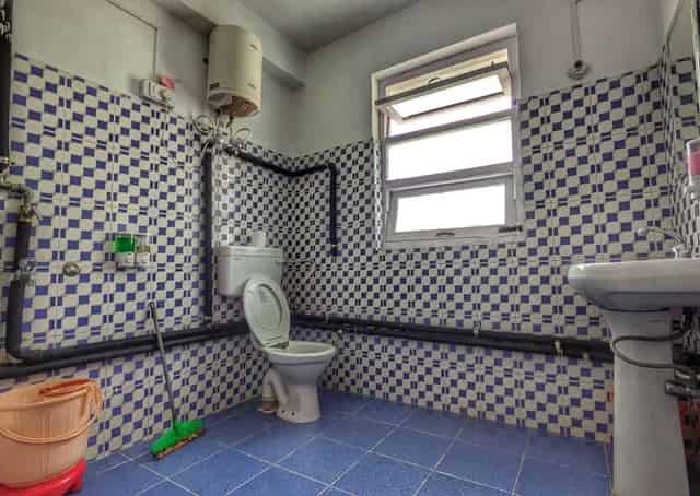 Western Toilet for Deluxe room for couple sharing at Jispa Guest Inn