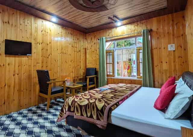 Doodhpathri Retreat Room Interior