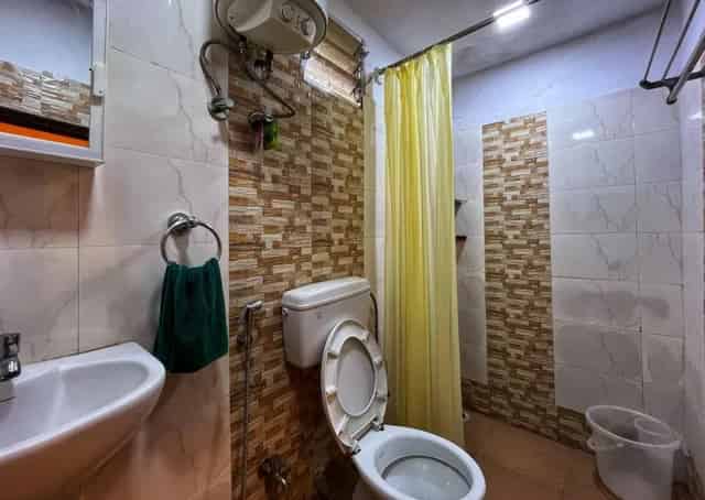 Kolkata Homestay Washroom Interior
