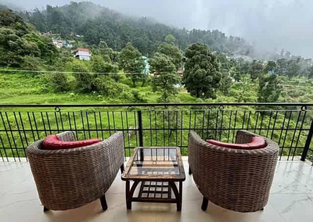 Mcleod Ganj Retreat Mountain View From Balcony