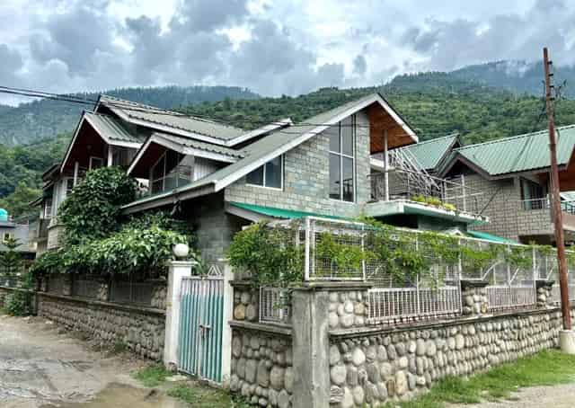 Exterior of Kullu Homestay