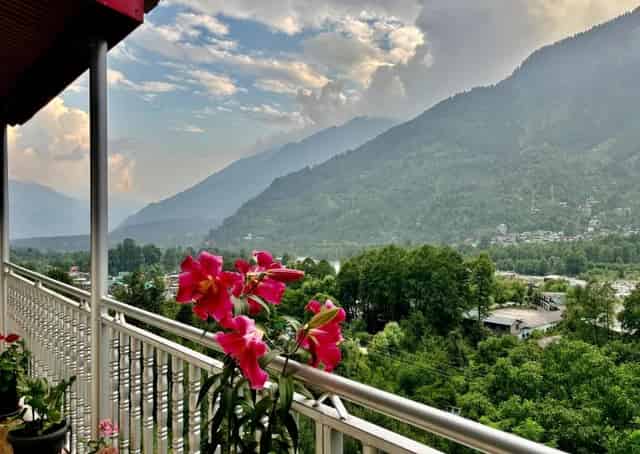 Manali Homestay Mountain View From Balcony