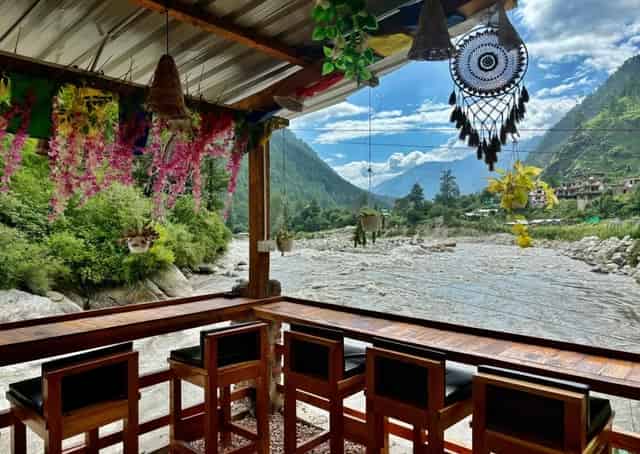 Katagla Hostel Riverside Cafe