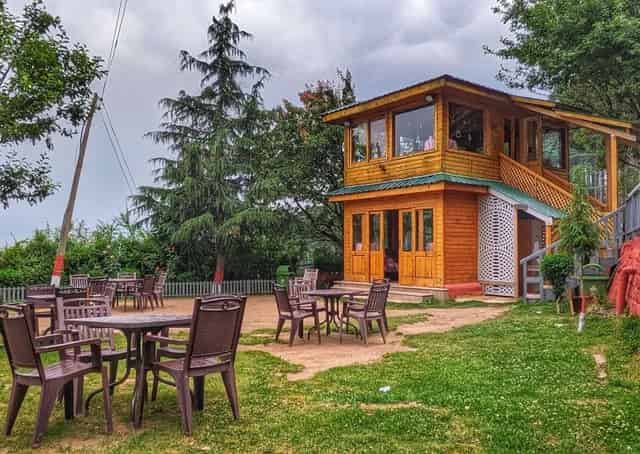Seating area at Patnitop Homestay