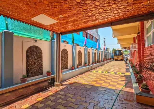 Exterior of Srinagar Guest Inn