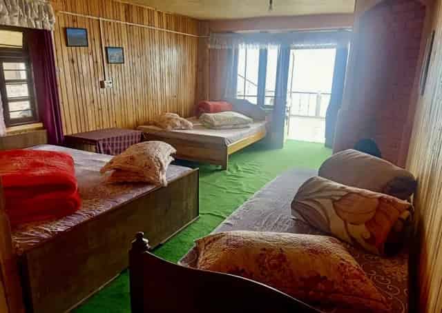Room interior at Tumling Guest Inn