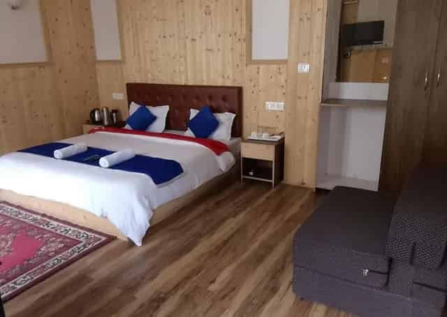 Room interior at Lachen Guest Inn