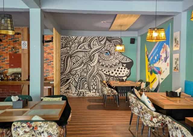 Old Manali Hostel Dining Area