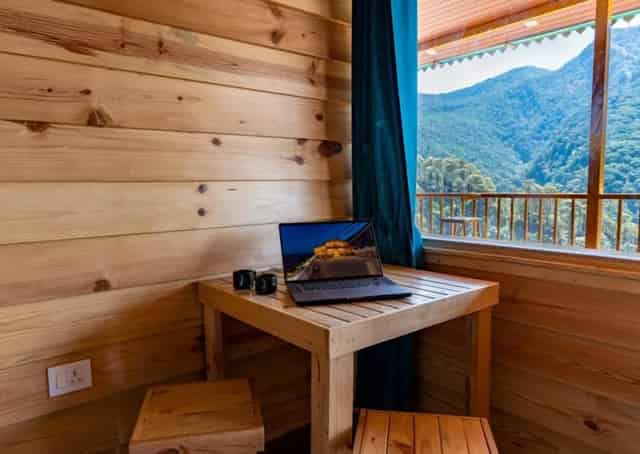 Pangot Retreat: A Cozy Work Space in a Cottage