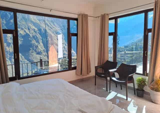  Joshimath Homestay Room Interior