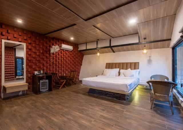  Lansdowne Resort Room Interior