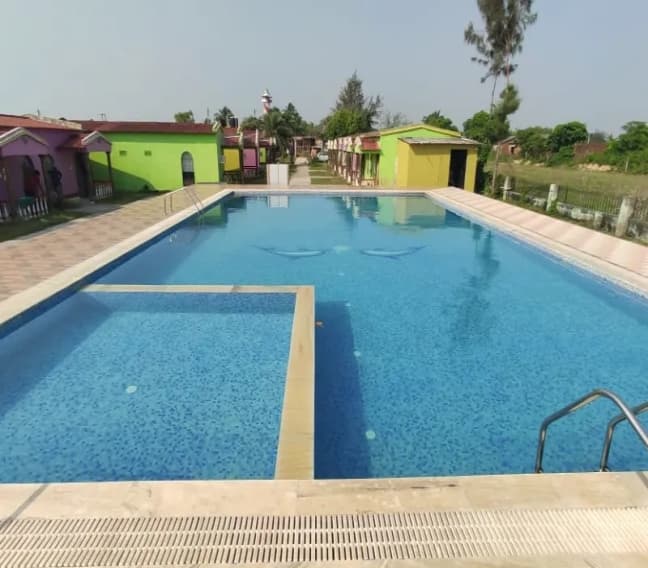 Swimming pool at Tajpur Resort