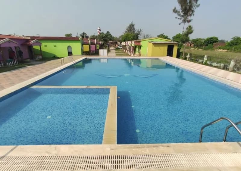 Swimming pool at Tajpur Resort