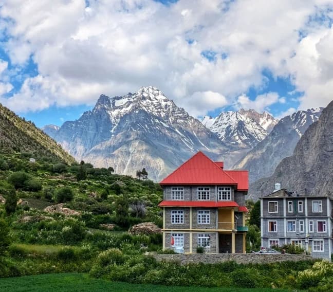 Outside view of Jispa Guest inn
