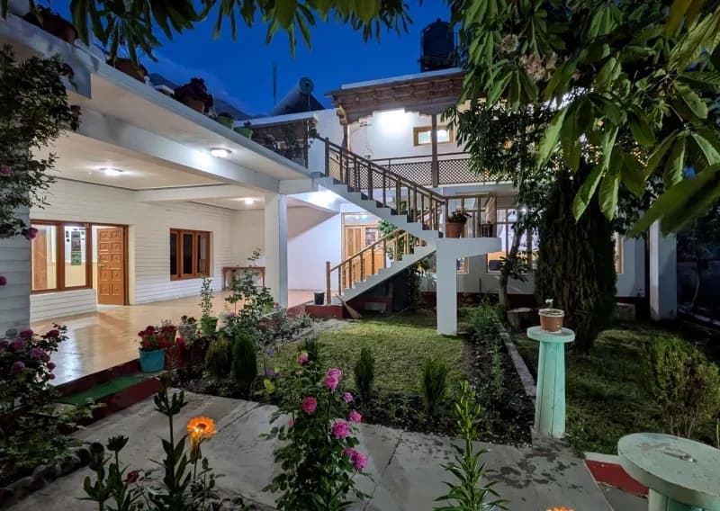 Exterior of Sumoor Retreat