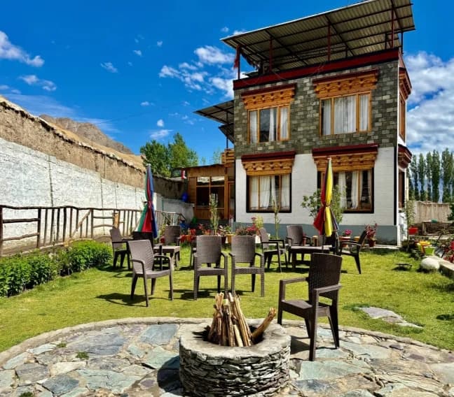 Leh Retreat Outdoor Campus, Campfire, Seating place