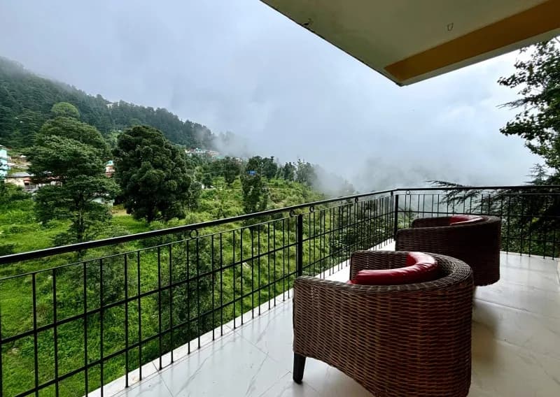 Mcleod Ganj Retreat Mountain View From Balcony