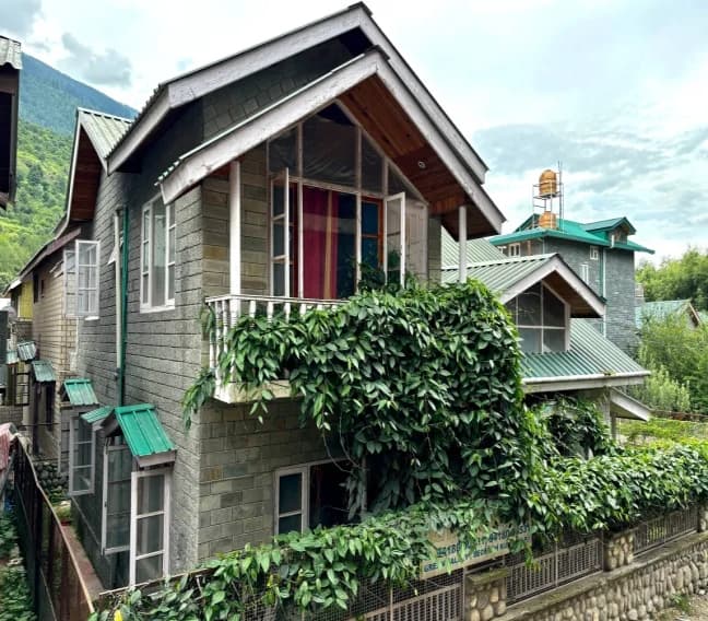 Exterior of Kullu Homestay