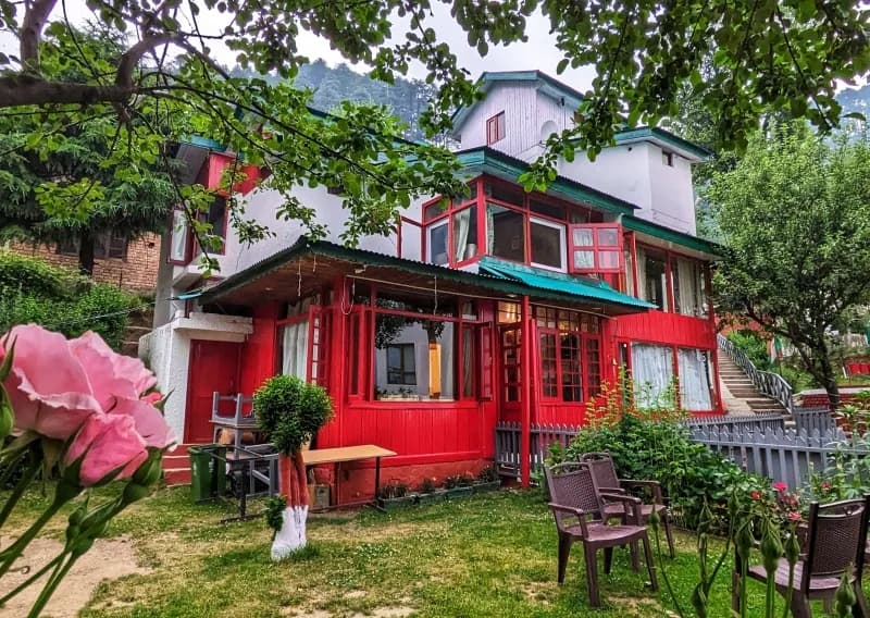 Exterior of Patnitop Homestay