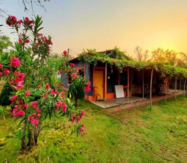 Mud house exterior of Muruguma Eco Stay