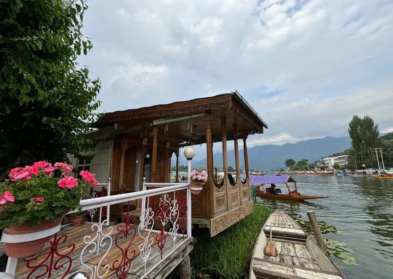 Srinagar Houseboat Campus