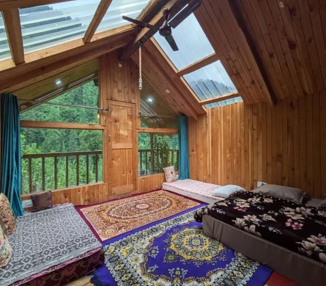Jibhi Homestay Room Interior