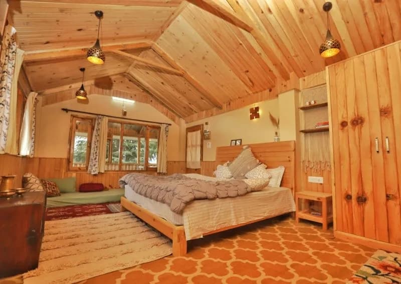 Narkanda Retreat Room Interior