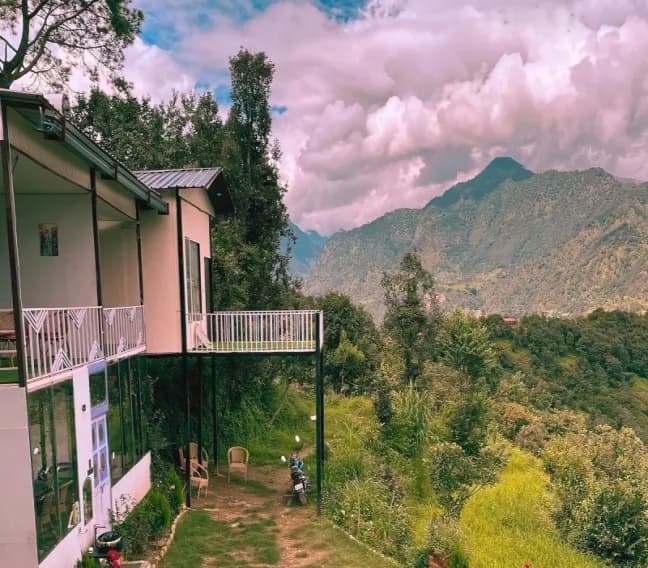 Exterior of Guptkashi Retreat