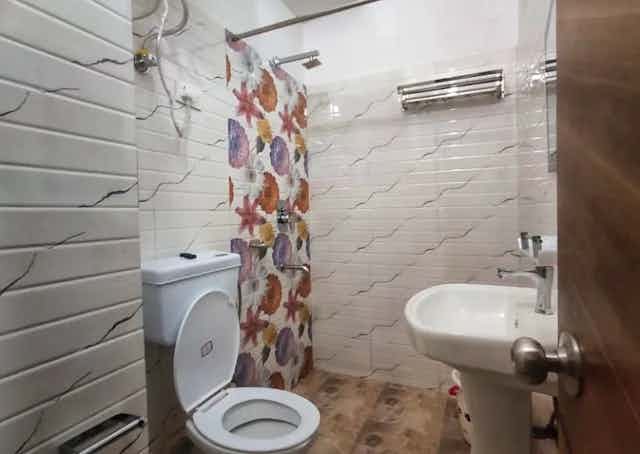 Washroom at Gangtok Guest Inn
